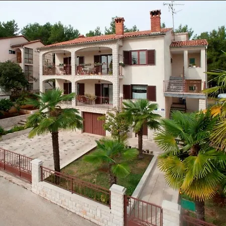 Mihaela Appartement *